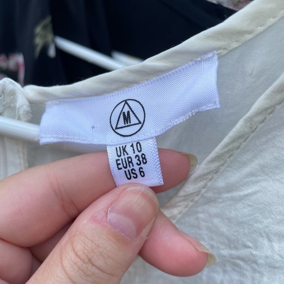 White shirt size medium - Picture 3 of 6